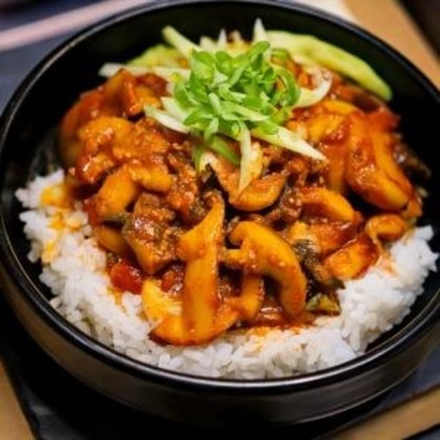 Ojingeo Deopbap [오징어덮밥].